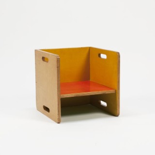 Child's chair in Rietveld/ ADO style - Retro Studio