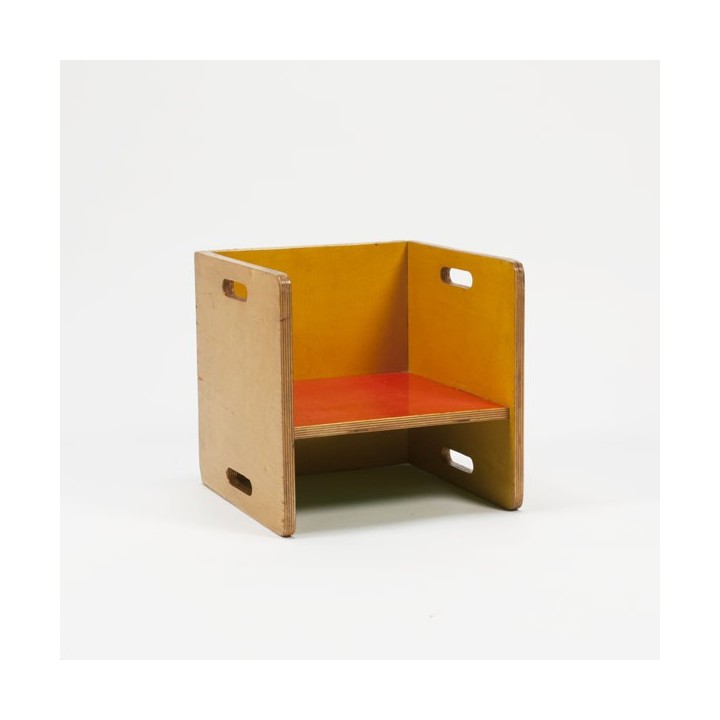 Child's chair in Rietveld/ ADO style - Retro Studio
