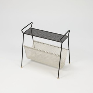 Krantenrek van geperforeerd metaal - Retro Studio