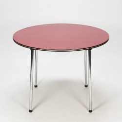 Pink/red dining table