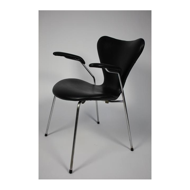 Arne Jacobsen Butterfly with armrest - Retro Studio