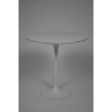 Eero Saarinen tulip side table