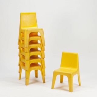 Plastic yellow child's chair - Retro Studio
