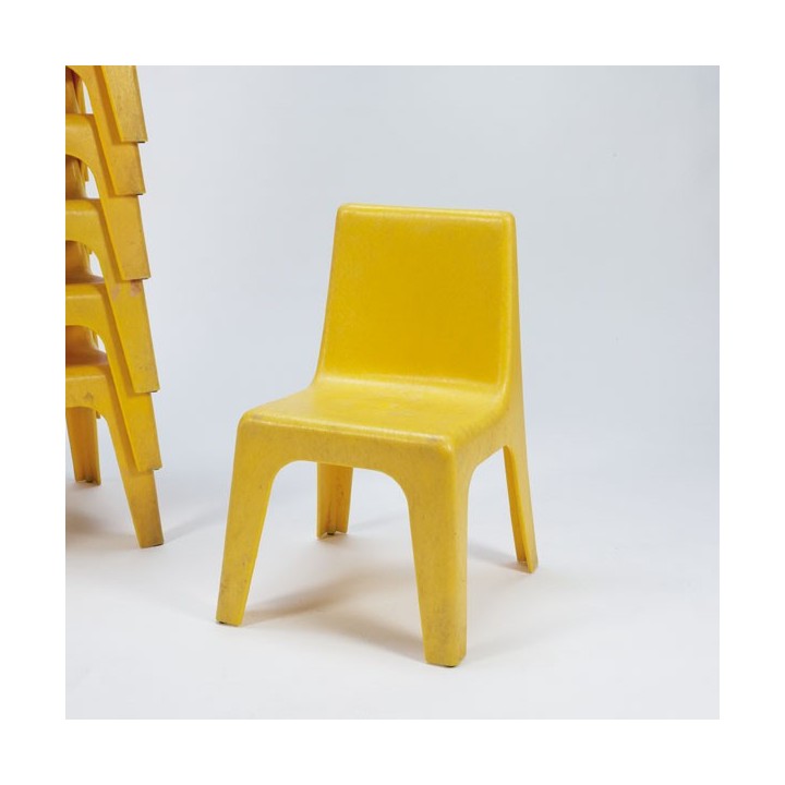 Plastic yellow child's chair - Retro Studio