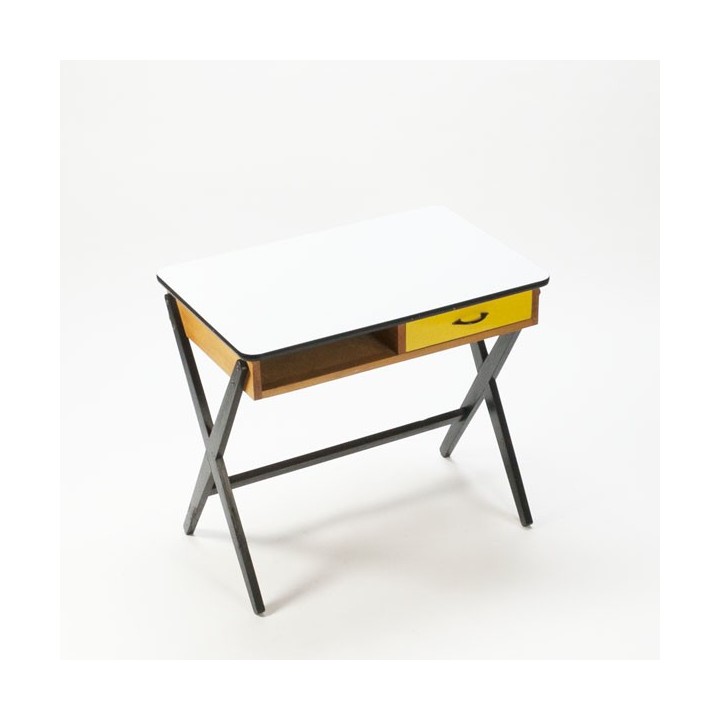 Bureau van Coen de Vries voor Devo - Retro Studio