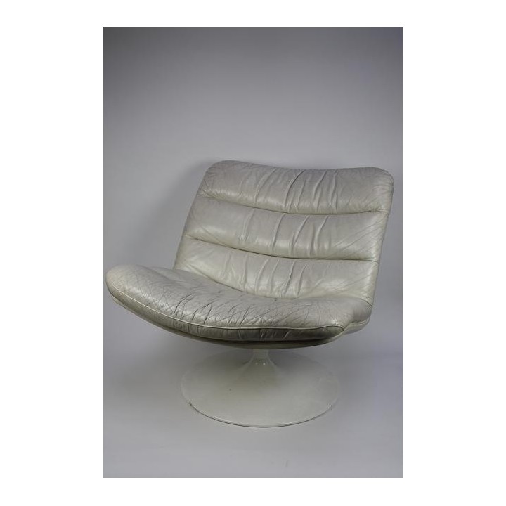 Artifort Draaistoel F 978 wit leer - Retro Studio