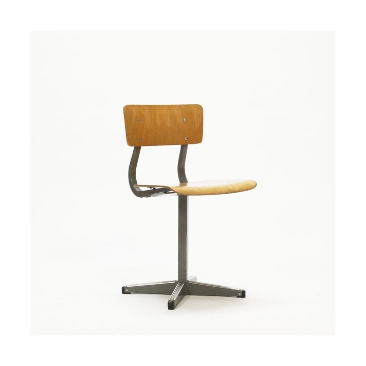Industrieel kinder schoolstoeltje nr. 2 - Retro Studio