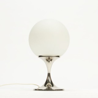 Grote tafellamp met wit glazen bol - Retro Studio