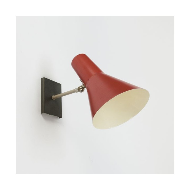 Rode wandlamp van Anvia - Retro Studio