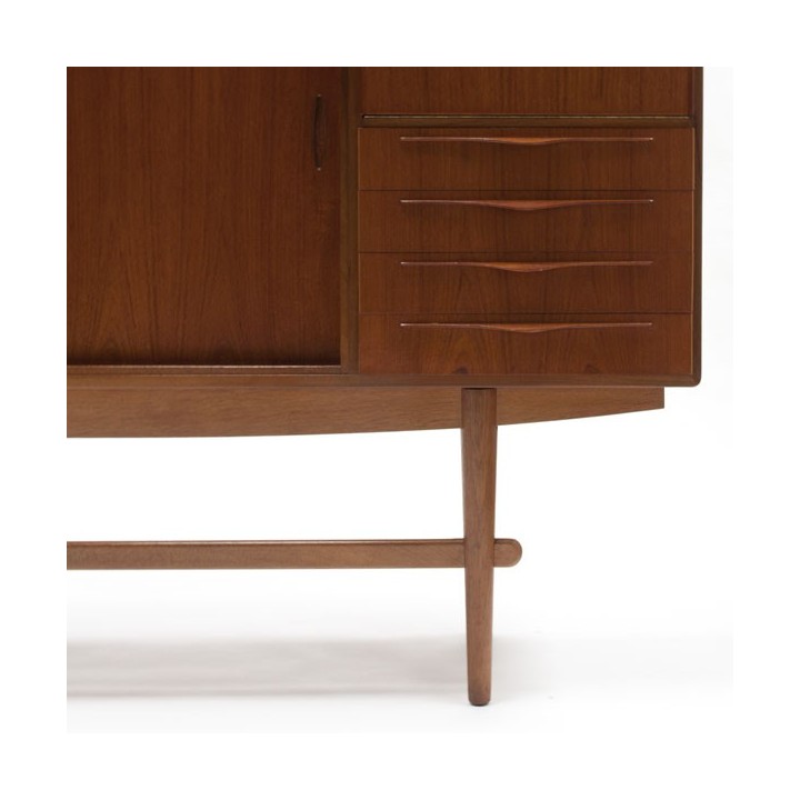 Scandinavisch dressoir in teakhout bijzonder onderstel -