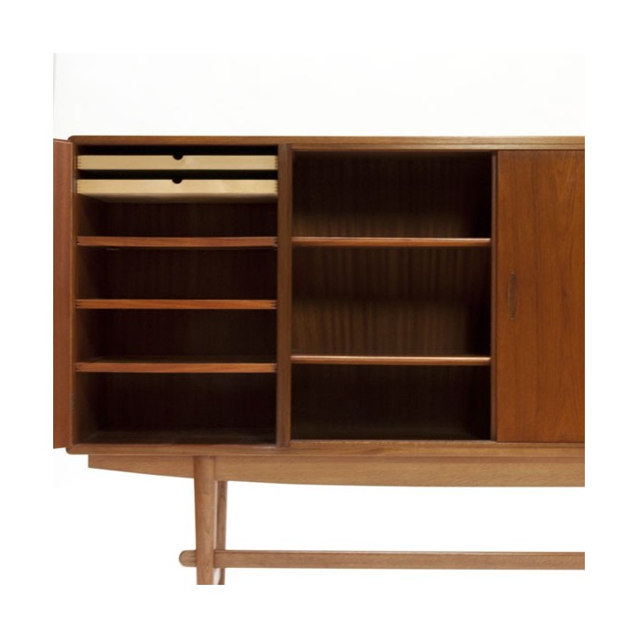 Scandinavisch dressoir in teakhout bijzonder onderstel -