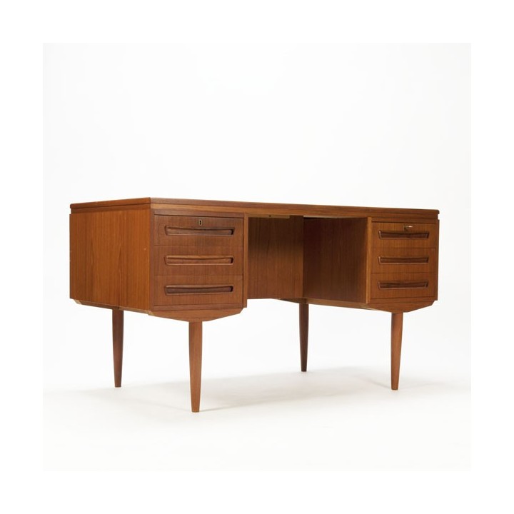 Groot Scandinavisch/ Deens bureau in teakhout - Retro Studio