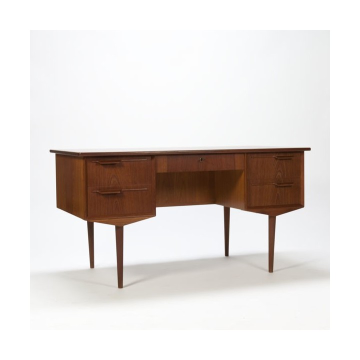 Large Scandinavian desk - Retro Studio
