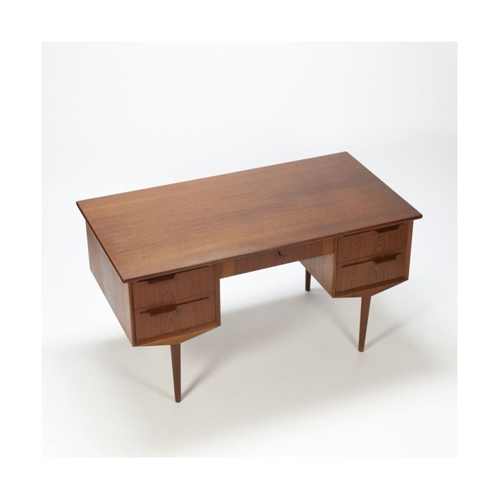 Large Scandinavian desk - Retro Studio