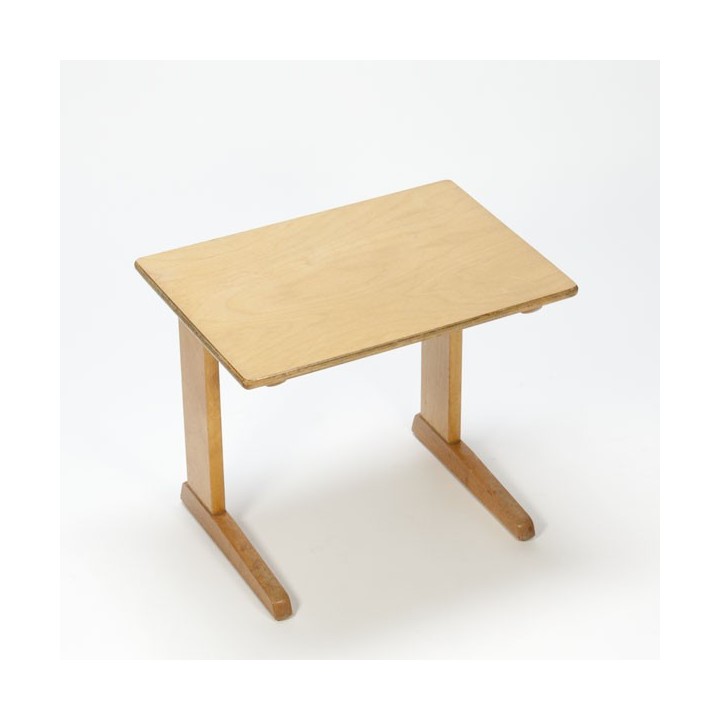 Small child's desk by Casala - Retro Studio
