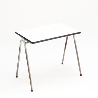 Indsutrial children's table - Retro Studio