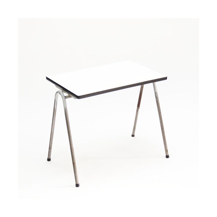 Indsutrial children's table - Retro Studio