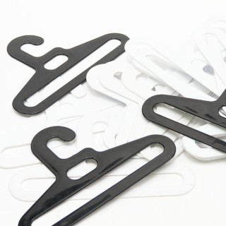 Set of 18 plastic clothes hangers - Retro Studio