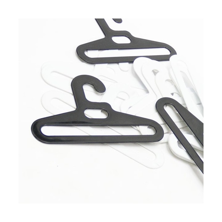 Set of 18 plastic clothes hangers - Retro Studio