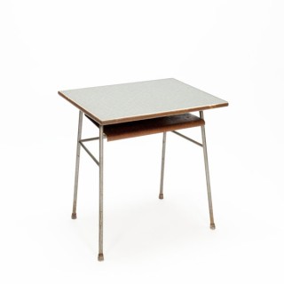 Industrieel bureau met plywood detail - Retro Studio