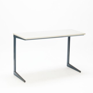 Industrieel bureau/ schooltafel van Friso Kramer blauw -
