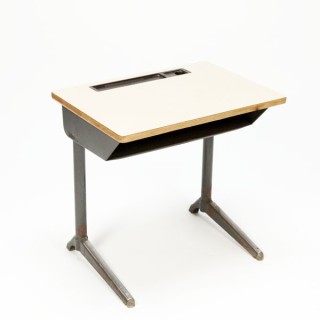 Industrieel kinderbureau van Marko nr. 2 - Retro Studio