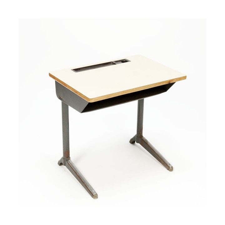 Industrieel kinderbureau van Marko nr. 2 - Retro Studio