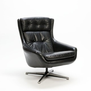 Form 7 by Alf Svensson easy chair - Retro Studio