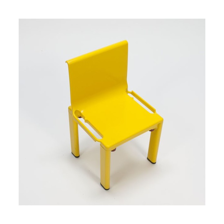 Geel plastic kinderstoeltje van Kartell - Retro Studio