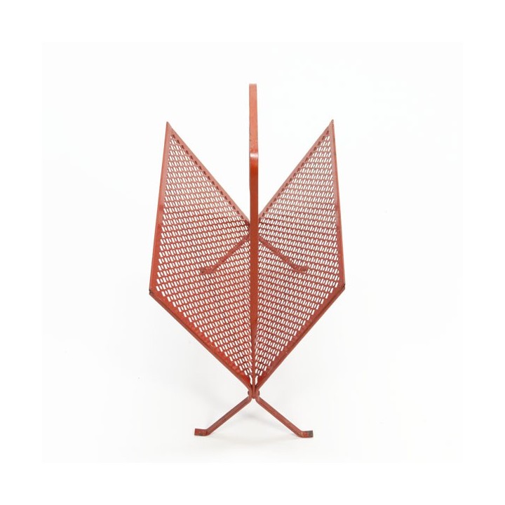 Red perforated metal magazine rack - Retro Studio
