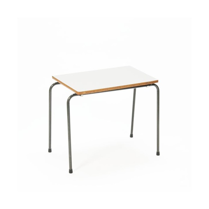 Kinder tafeltje van Marko - Retro Studio