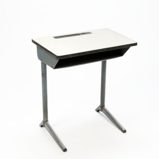 Industrieel kinderbureau van Marko nr. 3 - Retro Studio