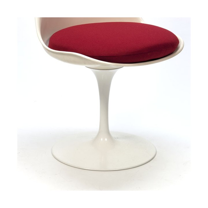 Tulip chairs by Eero Saarinen set of 5 - Retro Studio