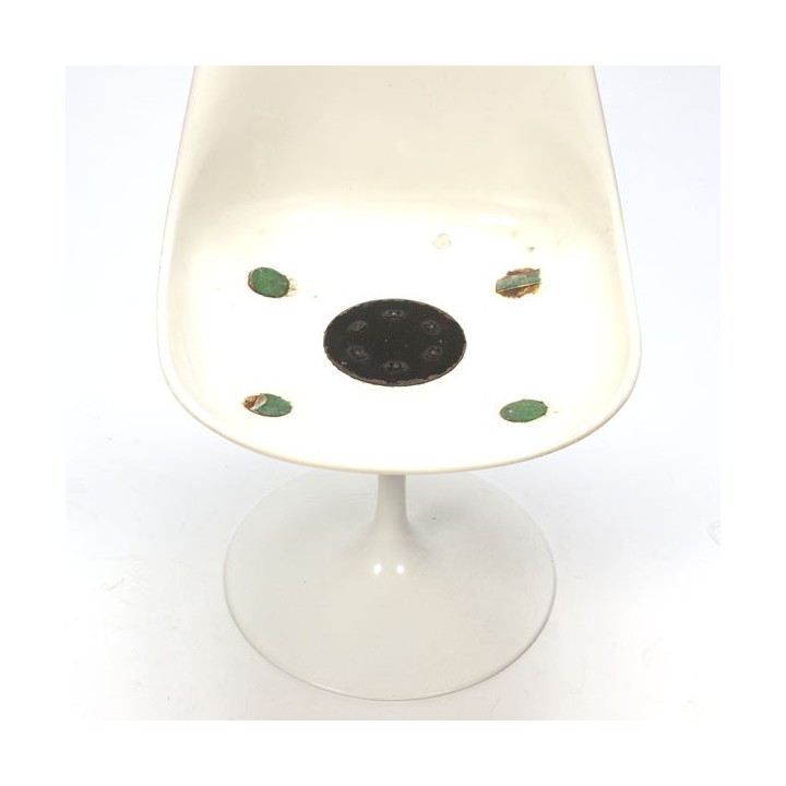 Tulip chairs by Eero Saarinen set of 5 - Retro Studio