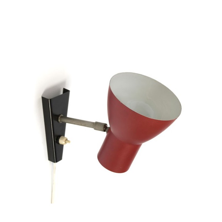 Wall lamp with red shade - Retro Studio