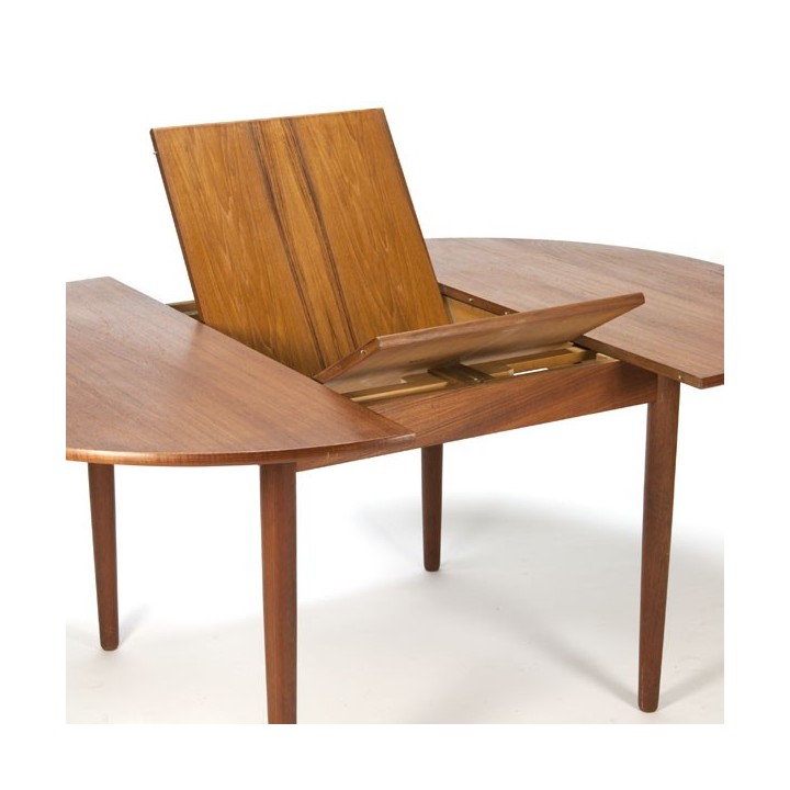 Round teak dining table - Retro Studio