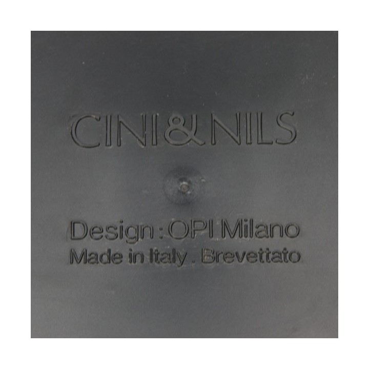 Magazine rack by Cini & Nils - Retro Studio