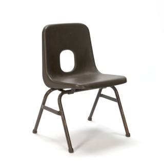 Bruin plastic kinderstoeltje - Retro Studio