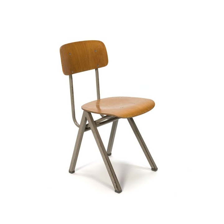 Industrial chair for kids - Retro Studio
