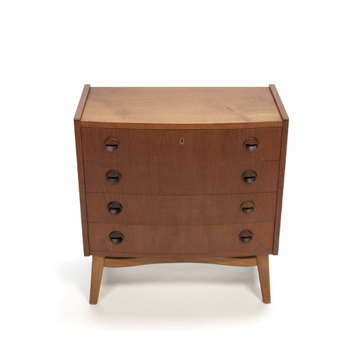 Small chest of drawers on nice base - Retro Studio
