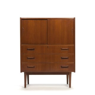 Deense kast in teakhout met schuifdeurtjes - Retro Studio