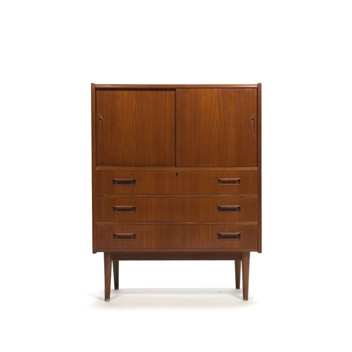 Deense kast in teakhout met schuifdeurtjes - Retro Studio