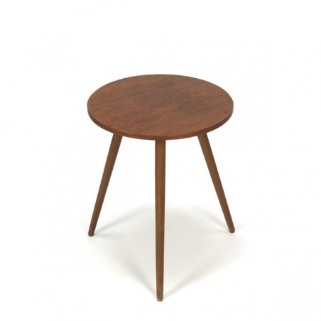 Round side table in teak