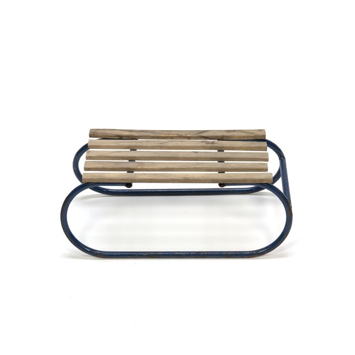 Blue metal sledge - Retro Studio