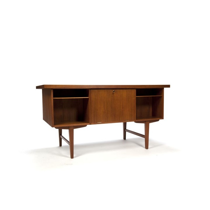 Large Danish desk in teak - Retro Studio