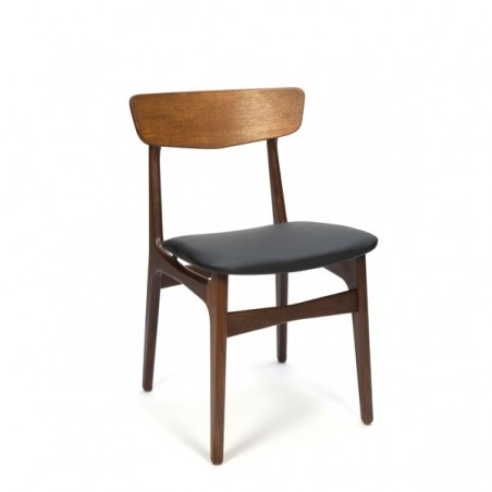 Deense stoel met koperen detail