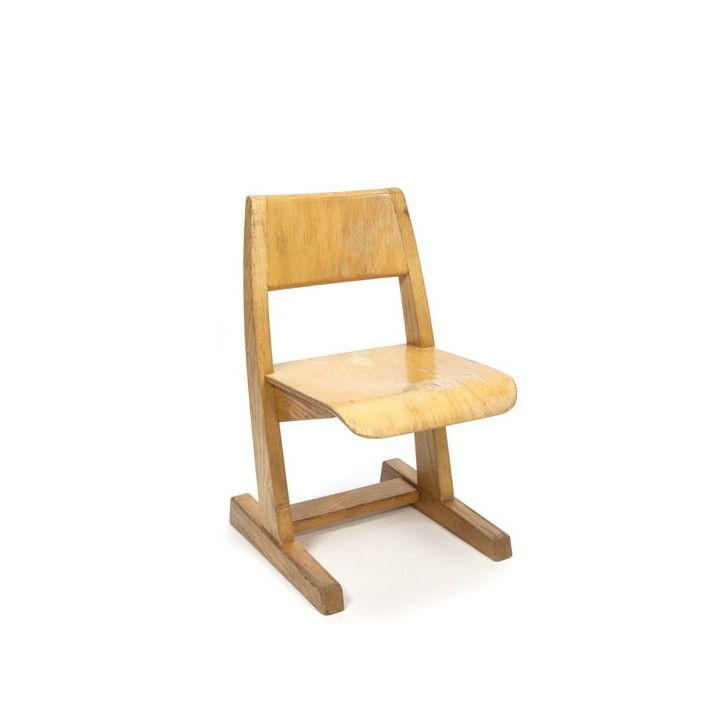 Klein houten kinderstoeltje - Retro Studio