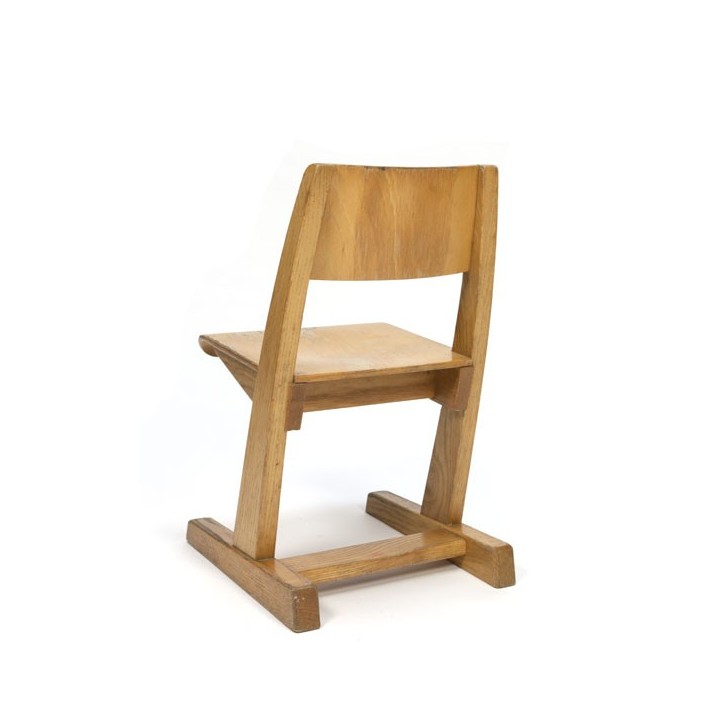 Klein houten kinderstoeltje - Retro Studio
