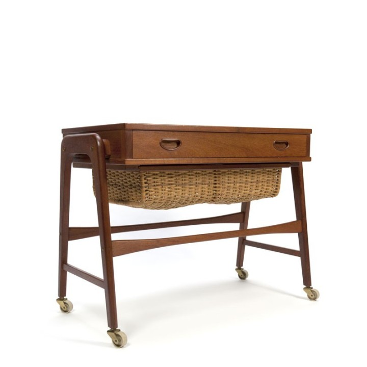 Deense bijzettafel/ naaitafel met lade