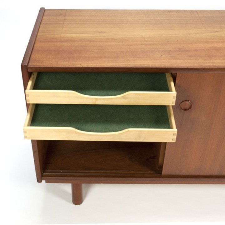 Klein Deens dressoir in teakhout